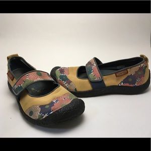Keen Maryjane size 7.5 walking flower power shoes